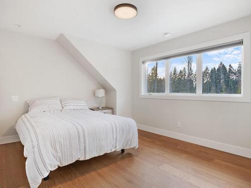 5180 Willis Way, Courtenay, BC - Indoor Photo Showing Bedroom