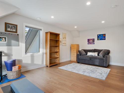 5180 Willis Way, Courtenay, BC - Indoor Photo Showing Living Room