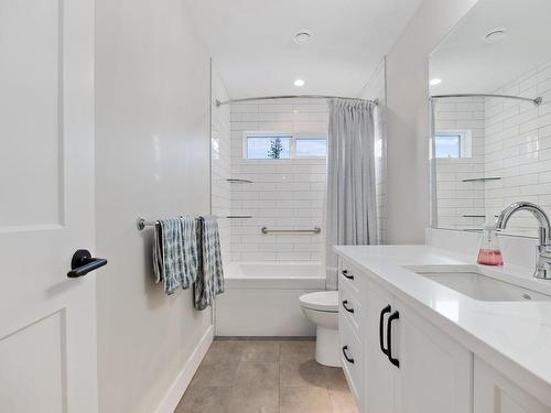 5180 Willis Way, Courtenay, BC - Indoor Photo Showing Bathroom