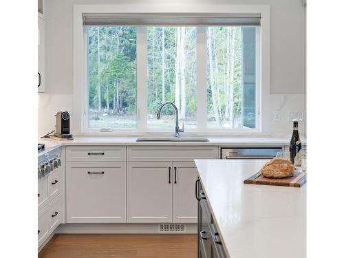 5180 Willis Way, Courtenay, BC - Indoor Photo Showing Kitchen