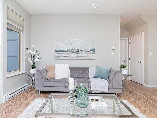 6360 Willowpark Way, Sooke, BC - Indoor Photo Showing Living Room
