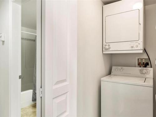 406-1015 Johnson St, Victoria, BC - Indoor Photo Showing Laundry Room