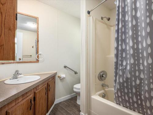 635 Alderwood Dr, Ladysmith, BC - Indoor Photo Showing Bathroom