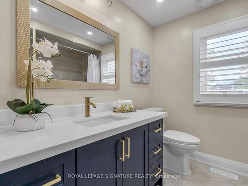 27 Hearne Cres, Ajax, ON - Indoor Photo Showing Bathroom