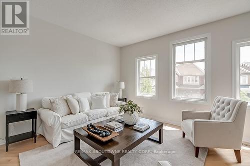 293 Goutouski Crescent, Milton, ON - Indoor Photo Showing Living Room