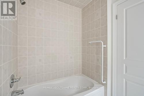 293 Goutouski Crescent, Milton, ON - Indoor Photo Showing Bathroom