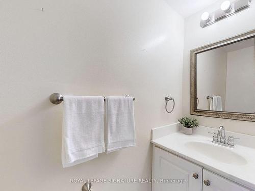84-215 Mississauga Valley Blvd, Mississauga, ON - Indoor Photo Showing Bathroom