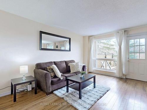 84-215 Mississauga Valley Blvd, Mississauga, ON - Indoor Photo Showing Living Room