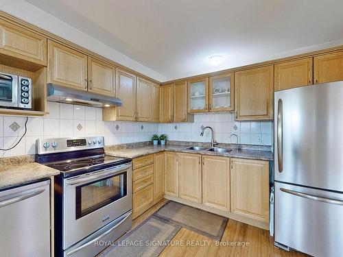 84-215 Mississauga Valley Blvd, Mississauga, ON - Indoor Photo Showing Kitchen With Double Sink