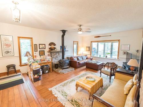 5259 Fourth Line, Guelph/Eramosa, ON - Indoor Photo Showing Living Room