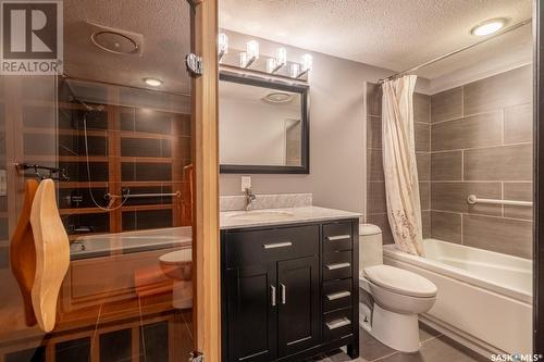 5062 Wascana Vista Court, Regina, SK - Indoor Photo Showing Bathroom