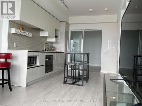 6006 - 5 Buttermill Avenue, Vaughan, ON - Indoor Photo Showing Kitchen With Upgraded Kitchen