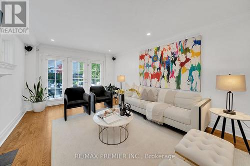 10 Edgehill Road, Toronto, ON - Indoor Photo Showing Living Room