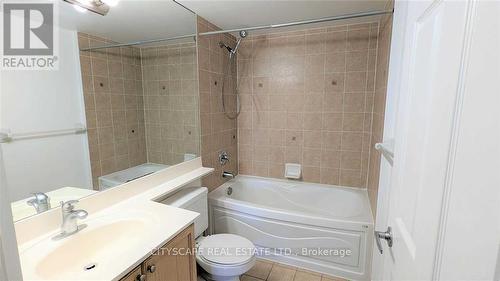 2416 - 3880 Duke Of York Boulevard, Mississauga, ON - Indoor Photo Showing Bathroom