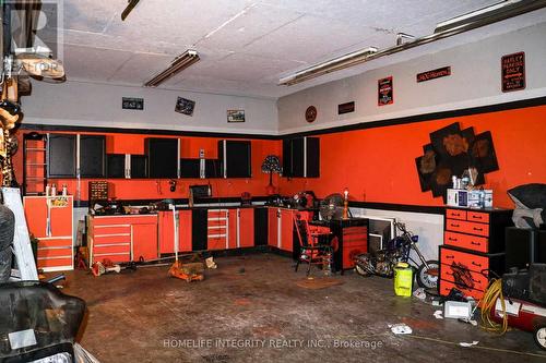 60 William Street, Orangeville, ON - Indoor Photo Showing Garage