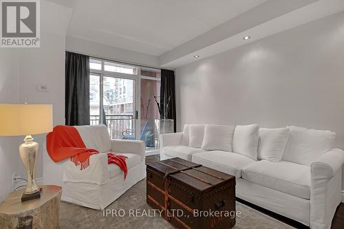 501 - 39 Jarvis Street, Toronto, ON - Indoor Photo Showing Living Room