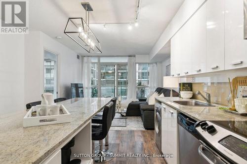 1111 - 15 Singer Court, Toronto, ON - Indoor Photo Showing Kitchen With Upgraded Kitchen