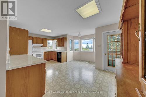 7 Harbourview Crescent, Prince Edward County, ON - Indoor Photo Showing Kitchen
