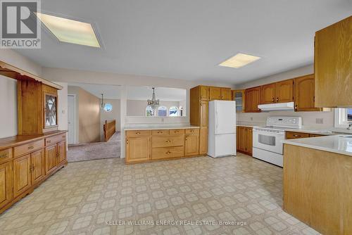 7 Harbourview Crescent, Prince Edward County, ON - Indoor Photo Showing Kitchen