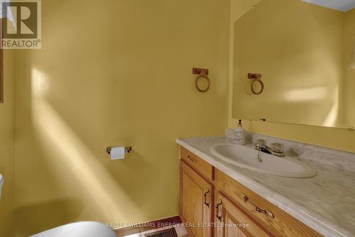 7 Harbourview Crescent, Prince Edward County, ON - Indoor Photo Showing Bathroom