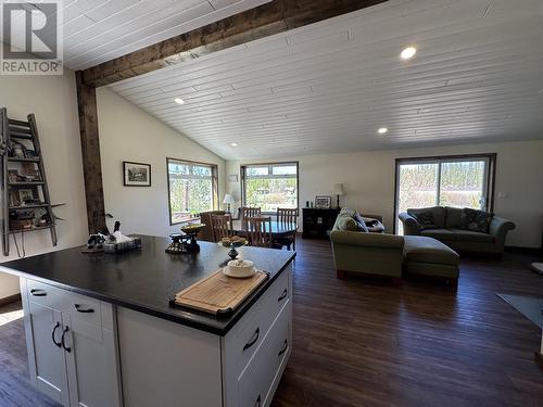 6385 Eagan Lake Road, Bridge Lake, BC - Indoor Photo Showing Living Room