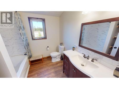 6385 Eagan Lake Road, Bridge Lake, BC - Indoor Photo Showing Bathroom