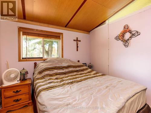 45 Crooked Court, Kawartha Lakes, ON - Indoor Photo Showing Bedroom
