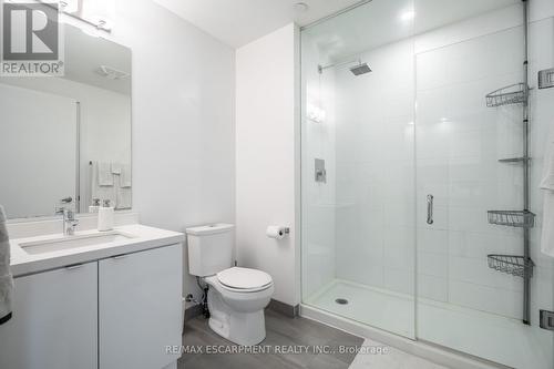 A326 - 5230 Dundas Street, Burlington, ON - Indoor Photo Showing Bathroom