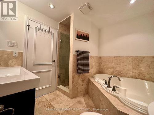 Ph15 - 40 Harding Boulevard W, Richmond Hill, ON - Indoor Photo Showing Bathroom