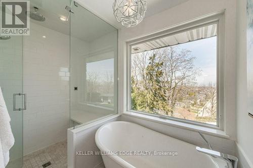 31 Hilts Drive, Hamilton, ON - Indoor Photo Showing Bathroom