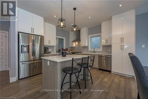3002 Heardcreek Trail W, London, ON - Indoor Photo Showing Kitchen With Stainless Steel Kitchen With Upgraded Kitchen