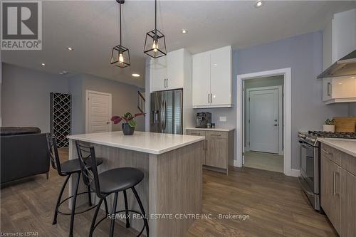 3002 Heardcreek Trail W, London, ON - Indoor Photo Showing Kitchen With Upgraded Kitchen