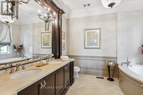 56 Ravenscrest Drive, Toronto W08, ON - Indoor Photo Showing Bathroom