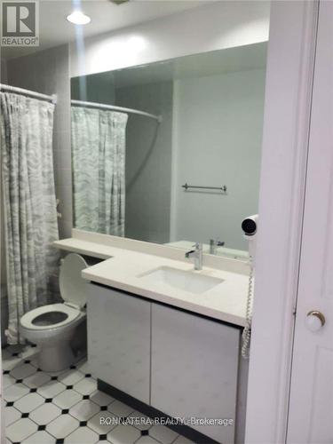 Ph4 - 50 Eglinton Avenue W, Mississauga, ON - Indoor Photo Showing Bathroom