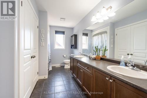 24 Sundance Crescent, Hamilton, ON - Indoor Photo Showing Bathroom