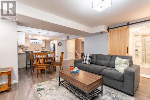 24 Sundance Crescent, Hamilton, ON - Indoor Photo Showing Living Room