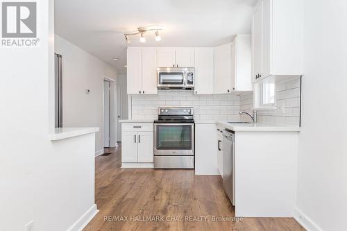 19 Agnes Street, Barrie, ON - Indoor Photo Showing Kitchen