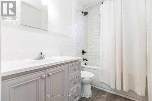 19 Agnes Street, Barrie, ON - Indoor Photo Showing Bathroom
