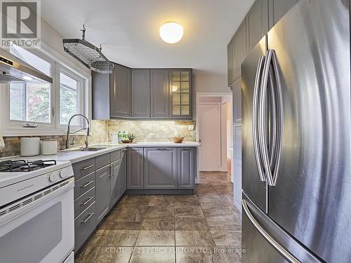 36 Cresser Avenue, Whitby, ON - Indoor Photo Showing Kitchen With Upgraded Kitchen
