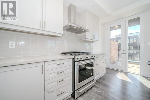 1 - 2273 Turnberry Road, Burlington (Rose), ON - Indoor Photo Showing Kitchen With Upgraded Kitchen