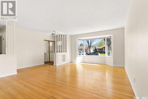 3812 Van Horne Avenue, Regina, SK - Indoor Photo Showing Living Room