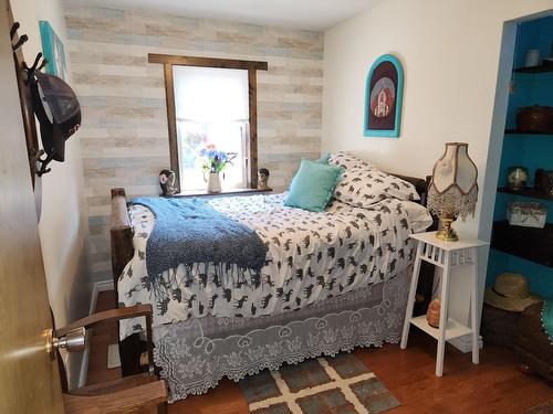 275 Silver Avenue S, Greenwood, BC - Indoor Photo Showing Bedroom