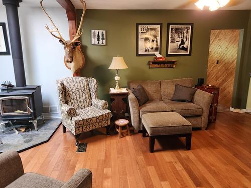 275 Silver Avenue S, Greenwood, BC - Indoor Photo Showing Living Room