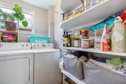 406 Second Street, Nelson, BC - Indoor Photo Showing Laundry Room