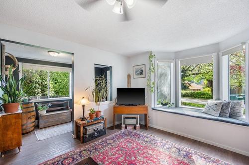 406 Second Street, Nelson, BC - Indoor Photo Showing Living Room