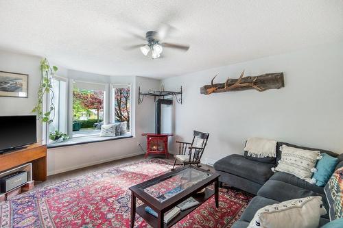 406 Second Street, Nelson, BC - Indoor Photo Showing Living Room