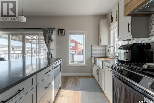 4825 Keller Avenue, Regina, SK - Indoor Photo Showing Kitchen With Upgraded Kitchen