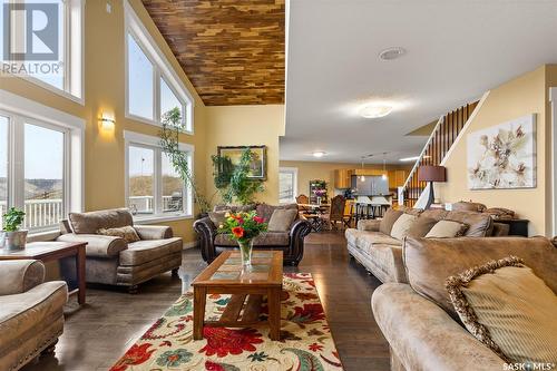 966 Tatanka Drive, Buffalo Pound Lake, SK - Indoor Photo Showing Living Room