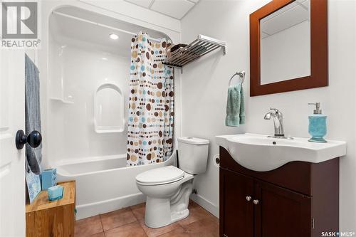 966 Tatanka Drive, Buffalo Pound Lake, SK - Indoor Photo Showing Bathroom