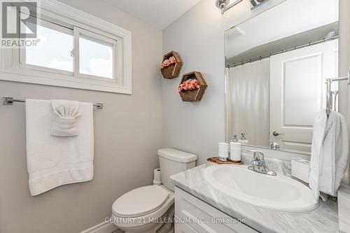 118 Sanderson Drive, Guelph, ON - Indoor Photo Showing Bathroom